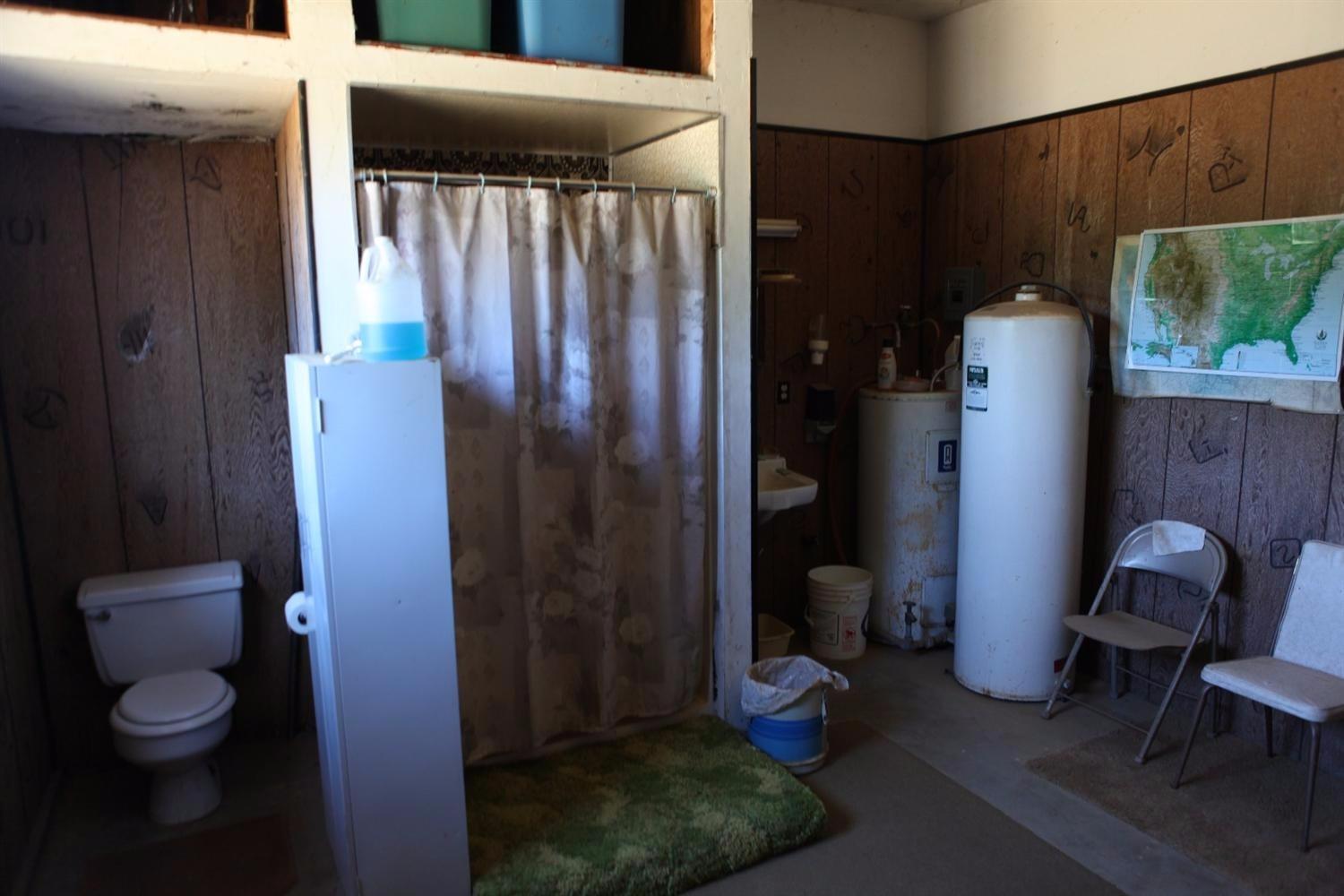 359 Old Stage Rd Road Wolf Creek, OR 97497 - Photo 16 of 35 Grooms Quarters