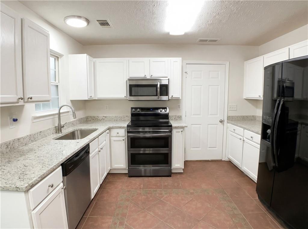 1426 River Falls View Monroe, GA 30655 - Photo 8 of 22