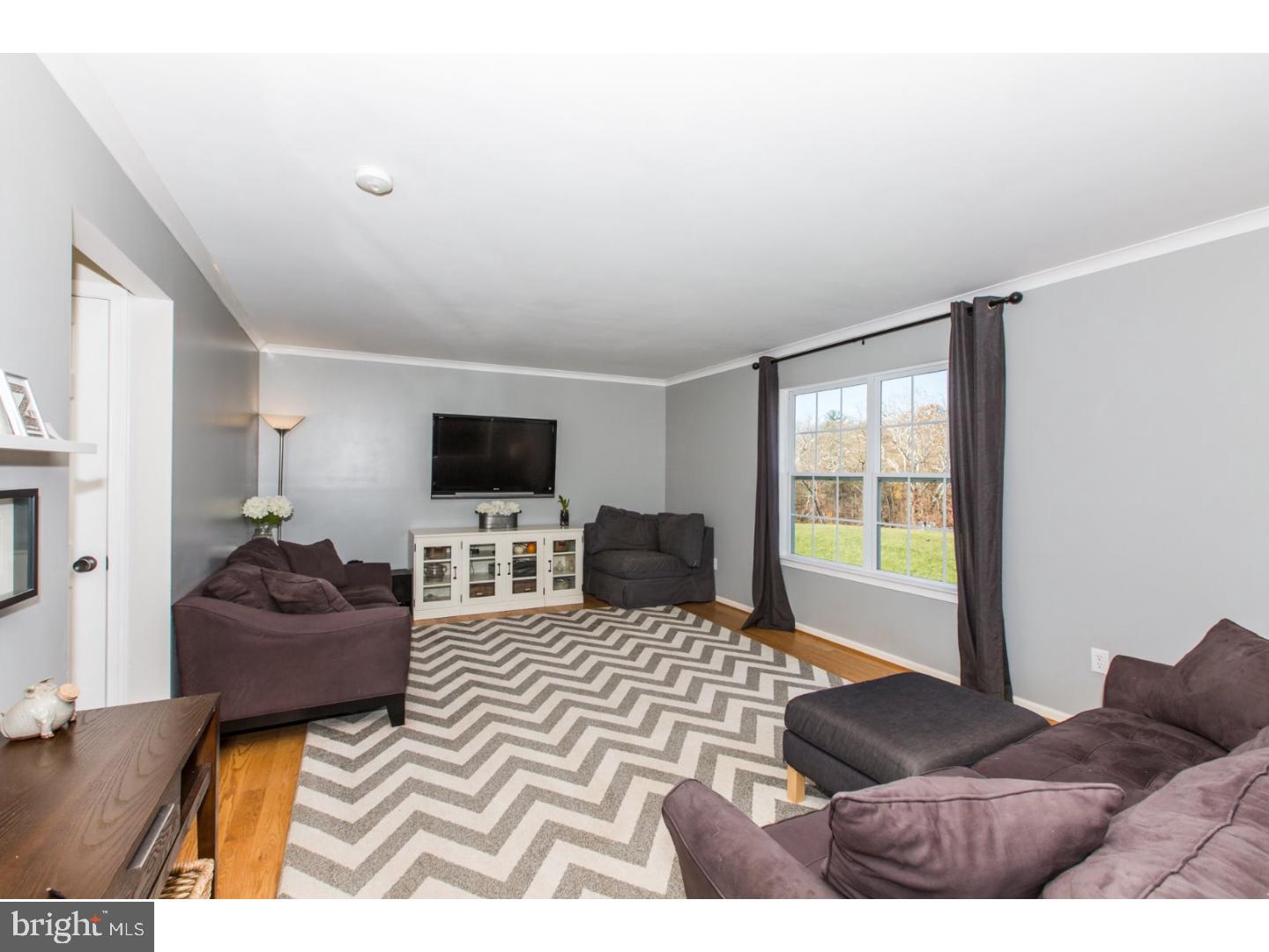 98 Thayer Road Birdsboro, PA 19508 - Photo 6 of 25 Living Room