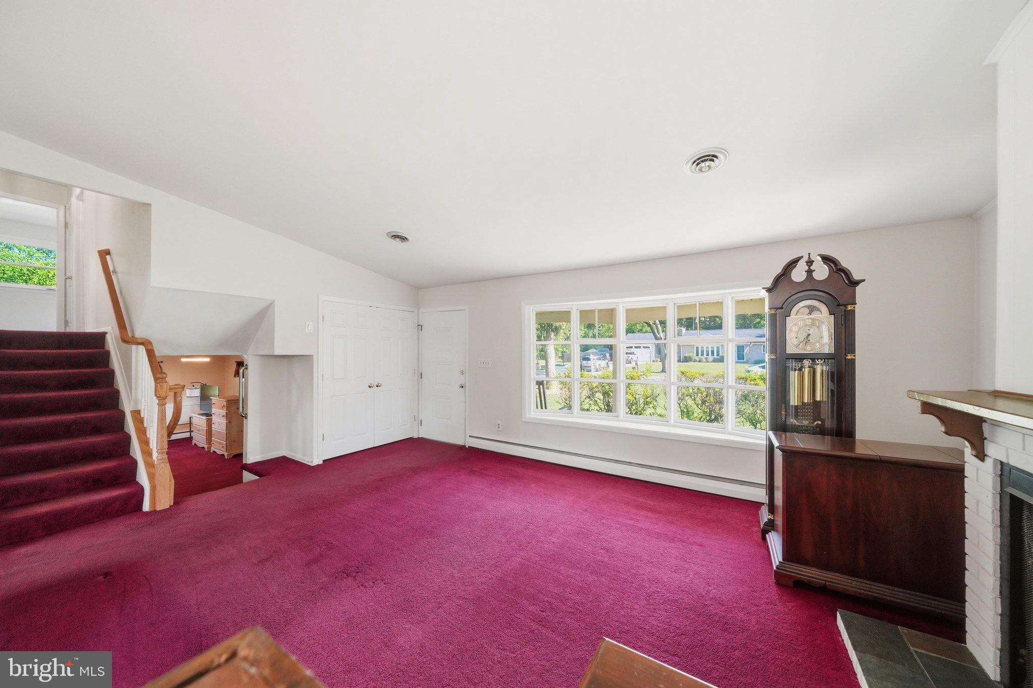 9326 Millbrook Road Ellicott City, MD 21042 - Photo 6 of 40 Living Room