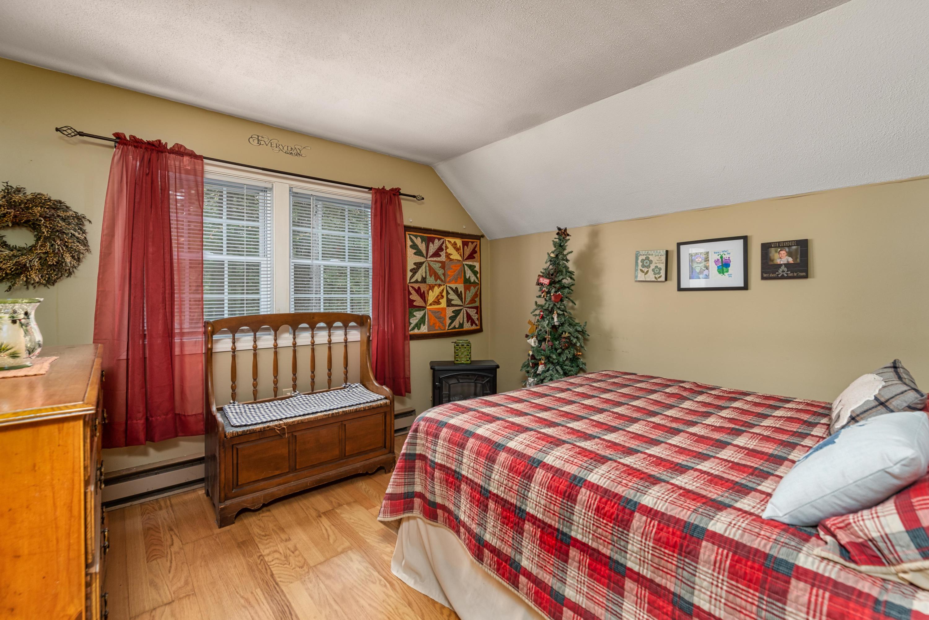 24 Arrowhead Road Harrison, ME 04040 - Photo 7 of 27 Cozy Bedroom