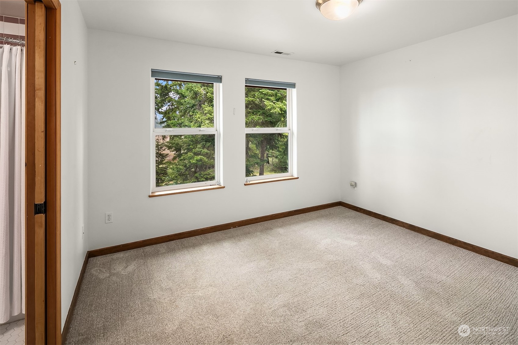 111 Chandler Road Cle Elum, WA 98922 - Photo 24 of 36 an empty room with a window