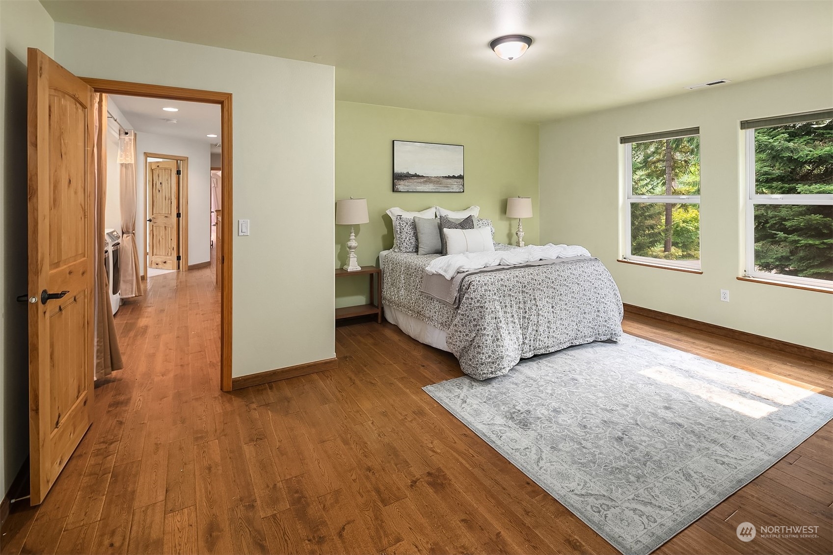 111 Chandler Road Cle Elum, WA 98922 - Photo 27 of 36 a living room with furniture and a wooden floor