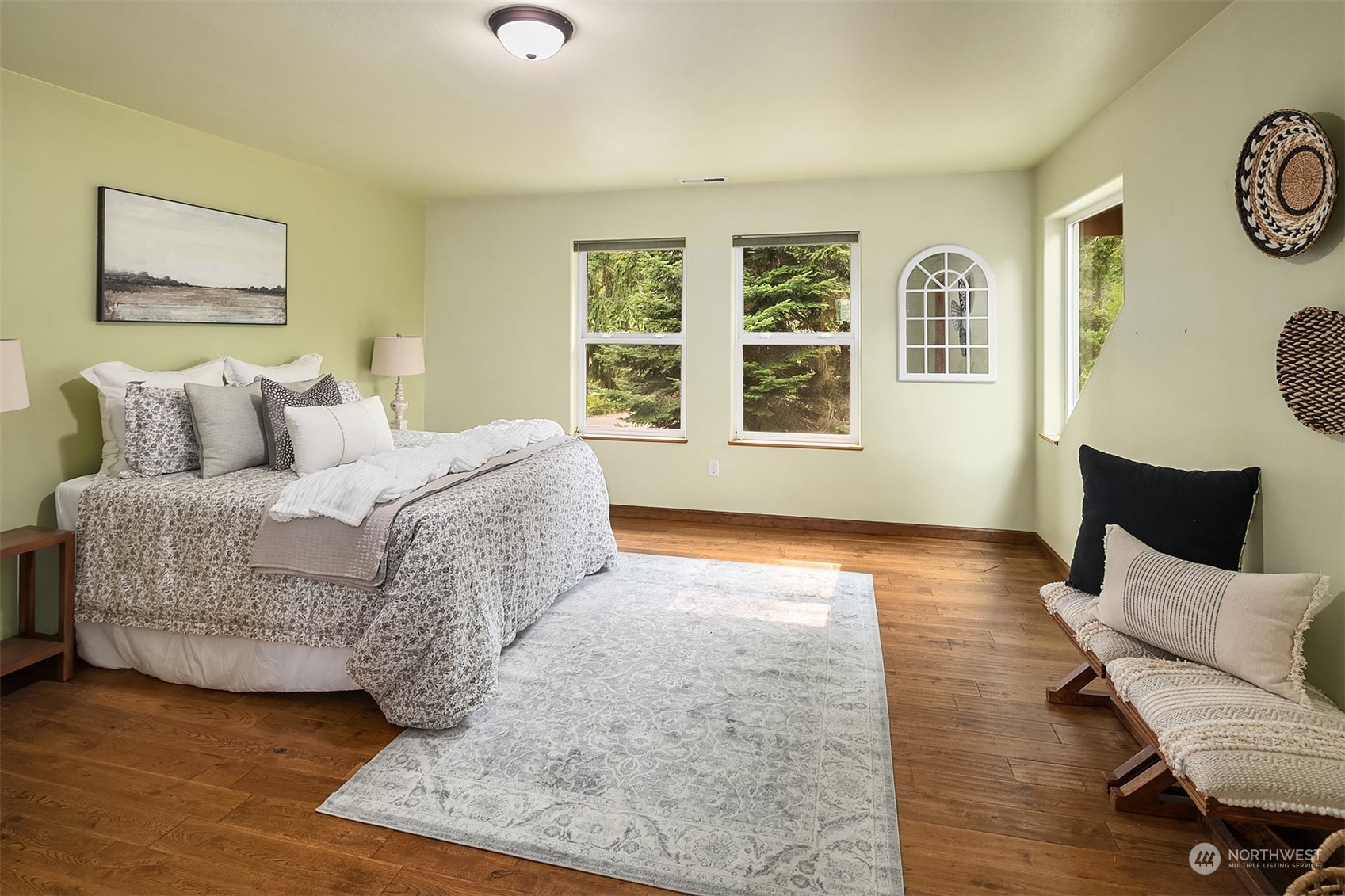 111 Chandler Road Cle Elum, WA 98922 - Photo 28 of 36 a living room with furniture and a window