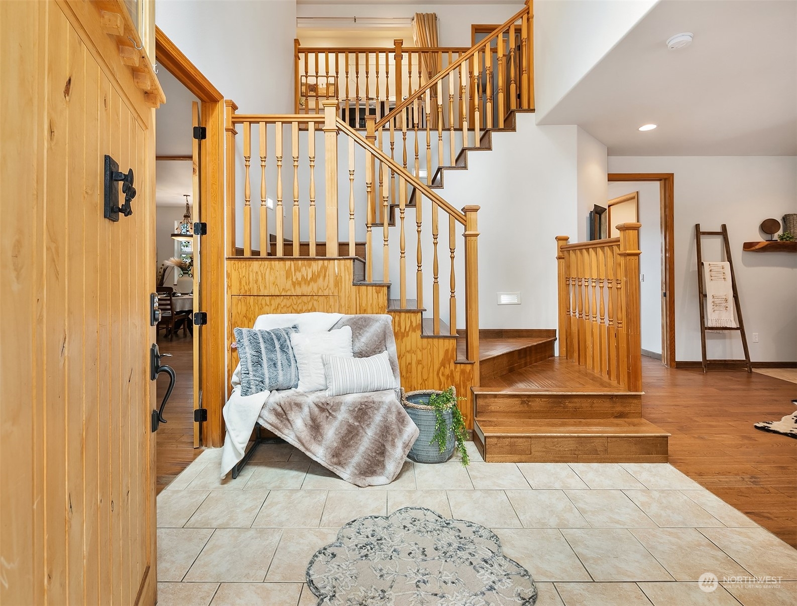111 Chandler Road Cle Elum, WA 98922 - Photo 8 of 36 a view of entryway and hall with wooden floor