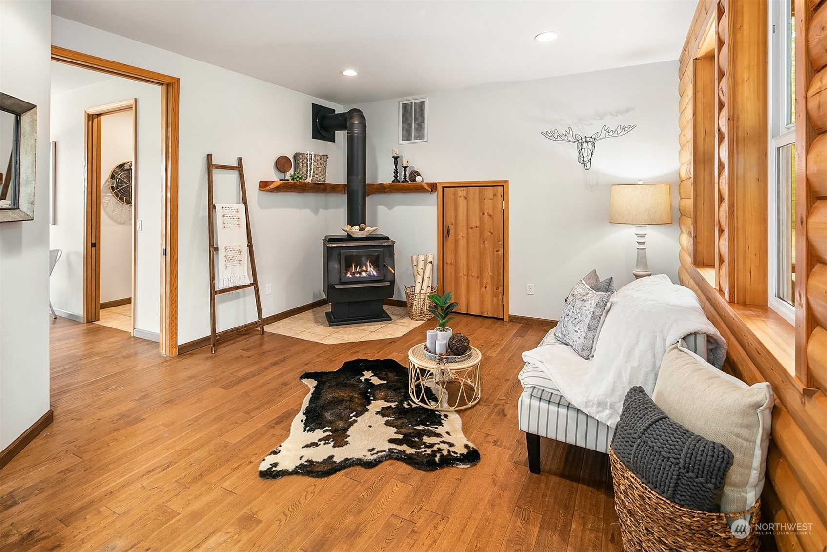 111 Chandler Road Cle Elum, WA 98922 - Photo 9 of 36 a bedroom with furniture and a wooden floor