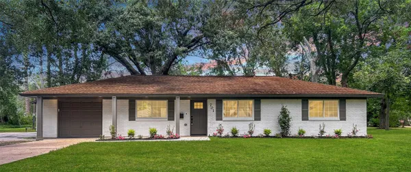 $338,500 | 701 Cannan Drive, Angleton, TX 77515