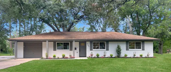 $338,500 | 701 Cannan Drive, Angleton, TX 77515