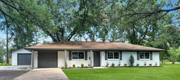 $338,500 | 701 Cannan Drive, Angleton, TX 77515