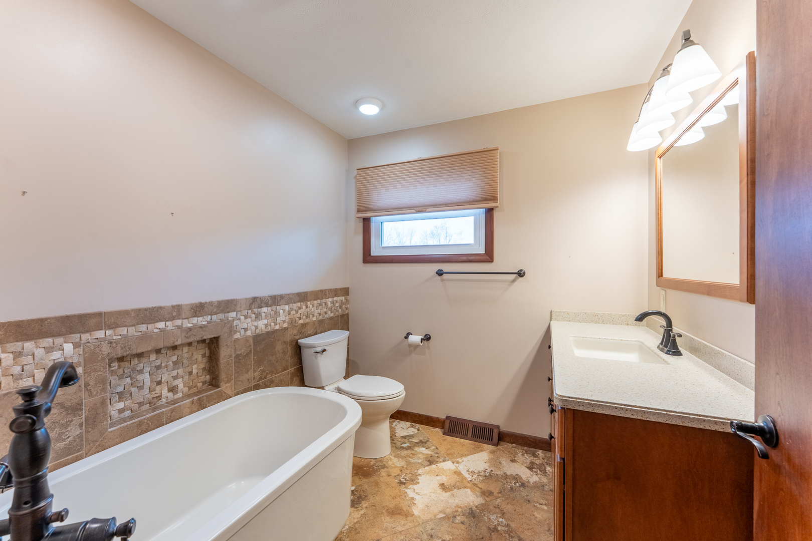212 Kane Drive Herrin, IL 62948 - Photo 27 of 44 a bathroom with a sink and a bathtub
