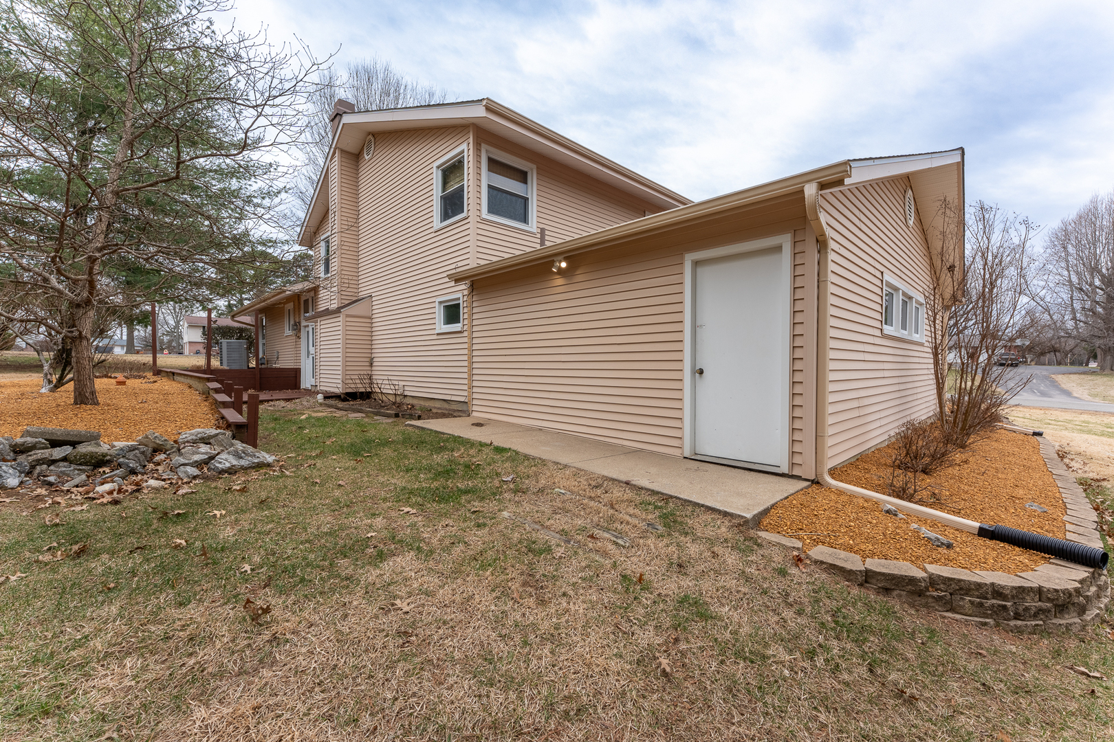 212 Kane Drive Herrin, IL 62948 - Photo 37 of 44 a view of backyard of house