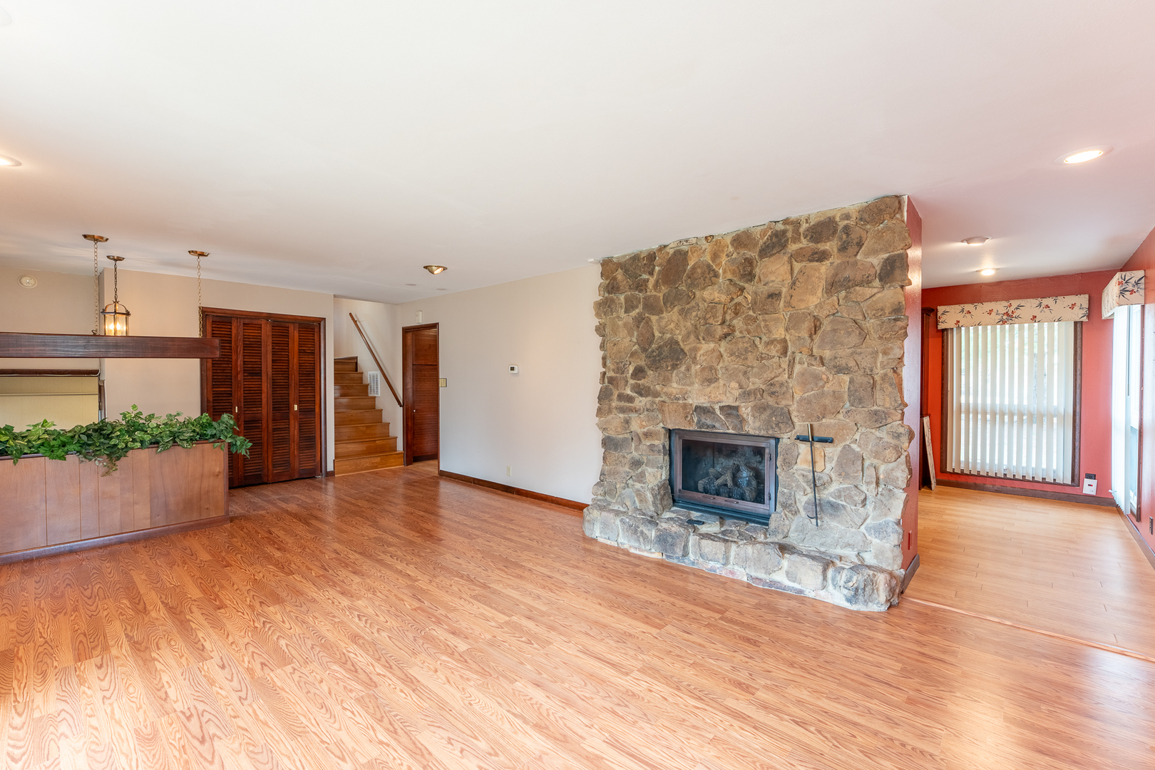 212 Kane Drive Herrin, IL 62948 - Photo 8 of 44 a view of a livingroom with a fireplace