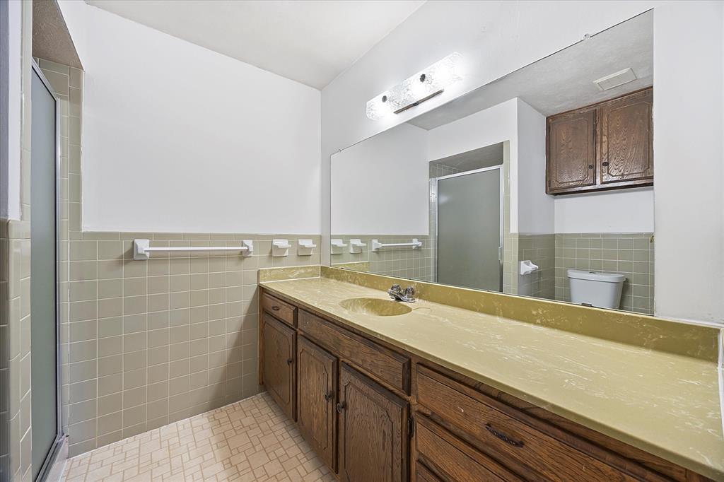 2733 Biloxi Lane Mesquite, TX 75150 - Photo 19 of 28 a bathroom with a granite countertop sink and a mirror