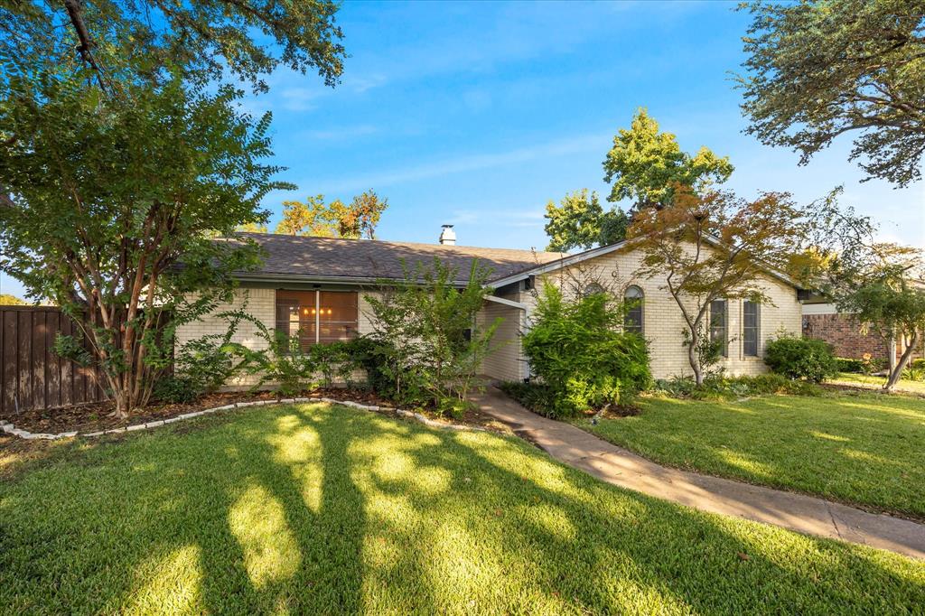 2733 Biloxi Lane Mesquite, TX 75150 - Photo 2 of 28 a view of a house with a yard