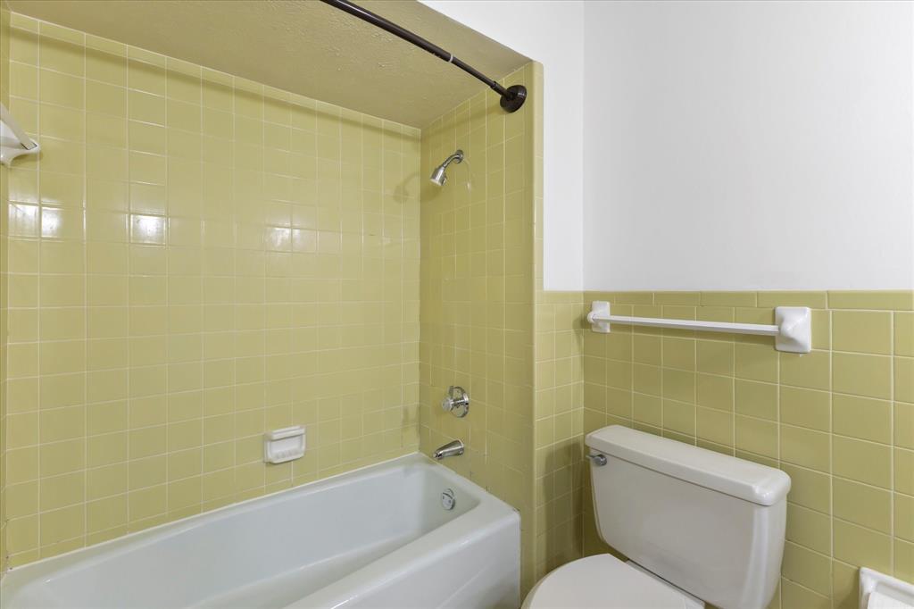 2733 Biloxi Lane Mesquite, TX 75150 - Photo 22 of 28 a bathroom with a toilet sink and shower