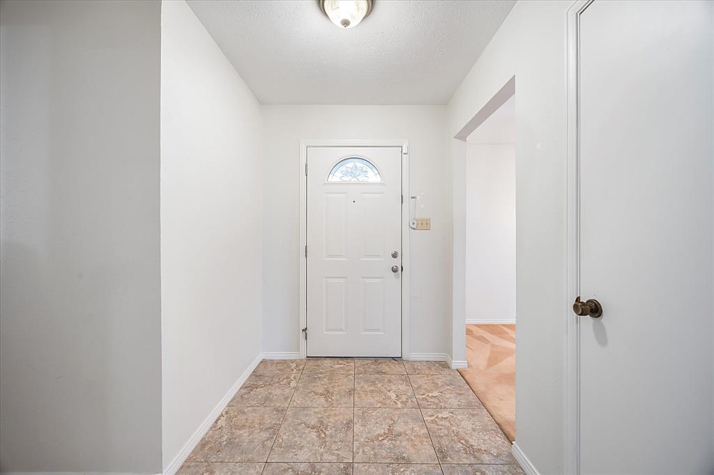 2733 Biloxi Lane Mesquite, TX 75150 - Photo 4 of 28 a view of a bathroom with a sink