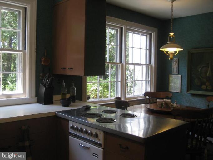 7100 Marlan Drive Alexandria, VA 22307 - Photo 12 of 27 Kitchen