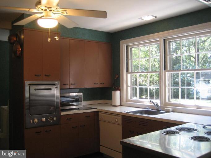 7100 Marlan Drive Alexandria, VA 22307 - Photo 14 of 27 Kitchen #3