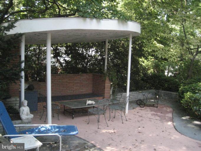 7100 Marlan Drive Alexandria, VA 22307 - Photo 18 of 27 Patio