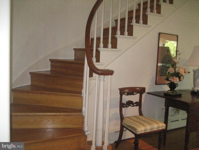 7100 Marlan Drive Alexandria, VA 22307 - Photo 10 of 27 Staircase
