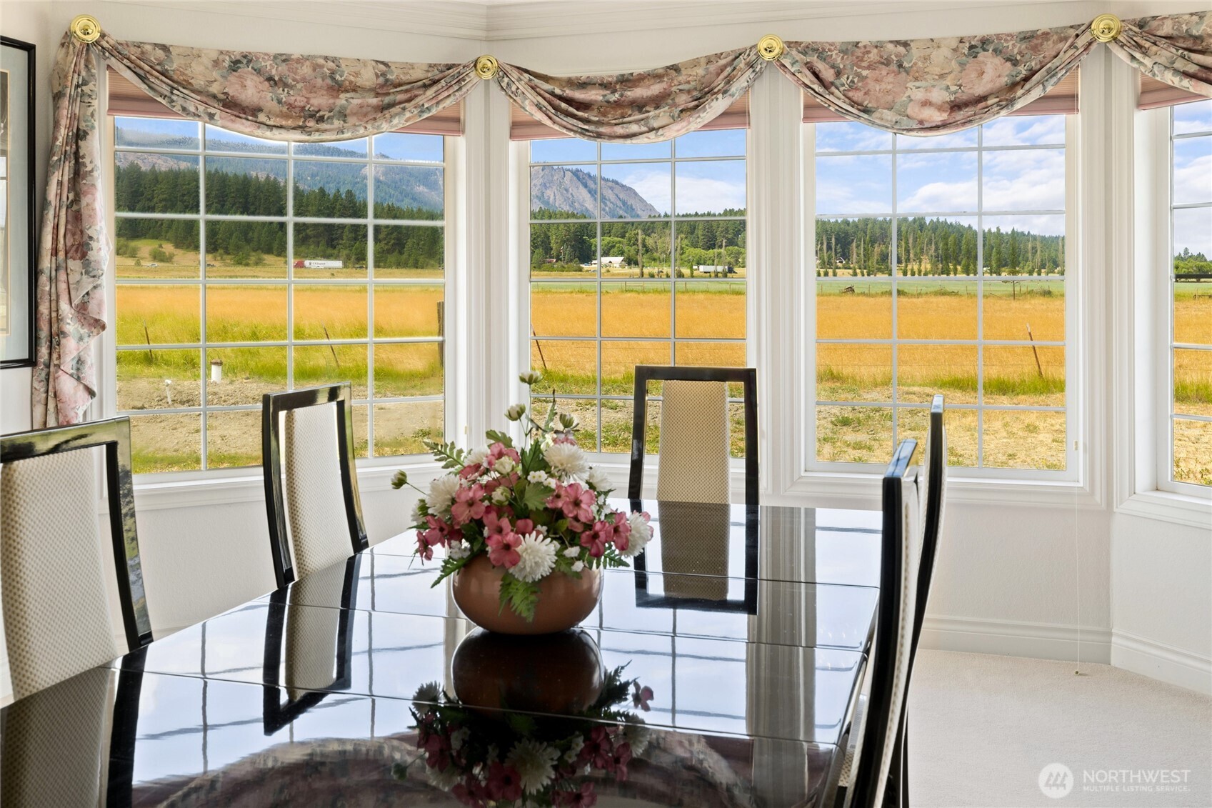 6280 Lower Peoh Point Road Cle Elum, WA 98922 - Photo 13 of 38 a dining room with furniture and window
