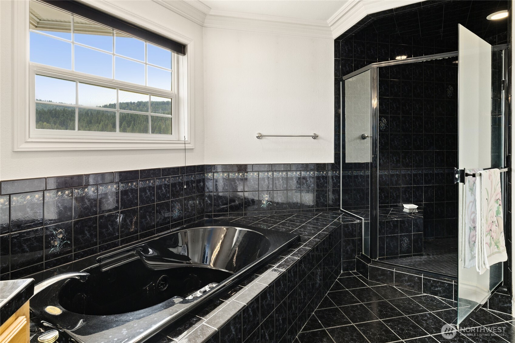6280 Lower Peoh Point Road Cle Elum, WA 98922 - Photo 23 of 38 a bathroom with a bathtub and shower