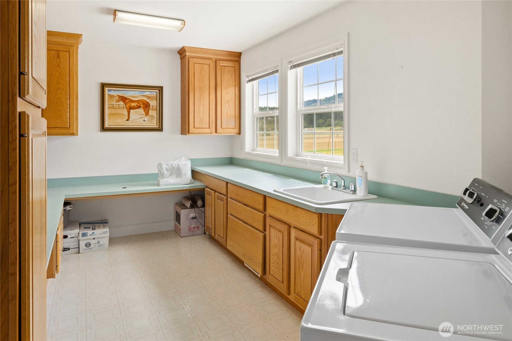 6280 Lower Peoh Point Road Cle Elum, WA 98922 - Photo 30 of 38 a bathroom with a sink and a bathtub