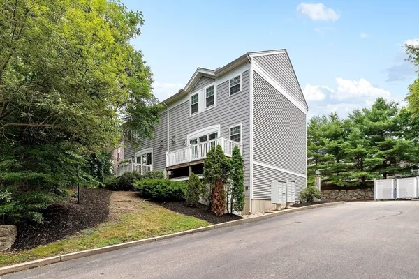 $3,300 | 2 Ricciuti Drive, Unit 9, Quincy, MA 02169