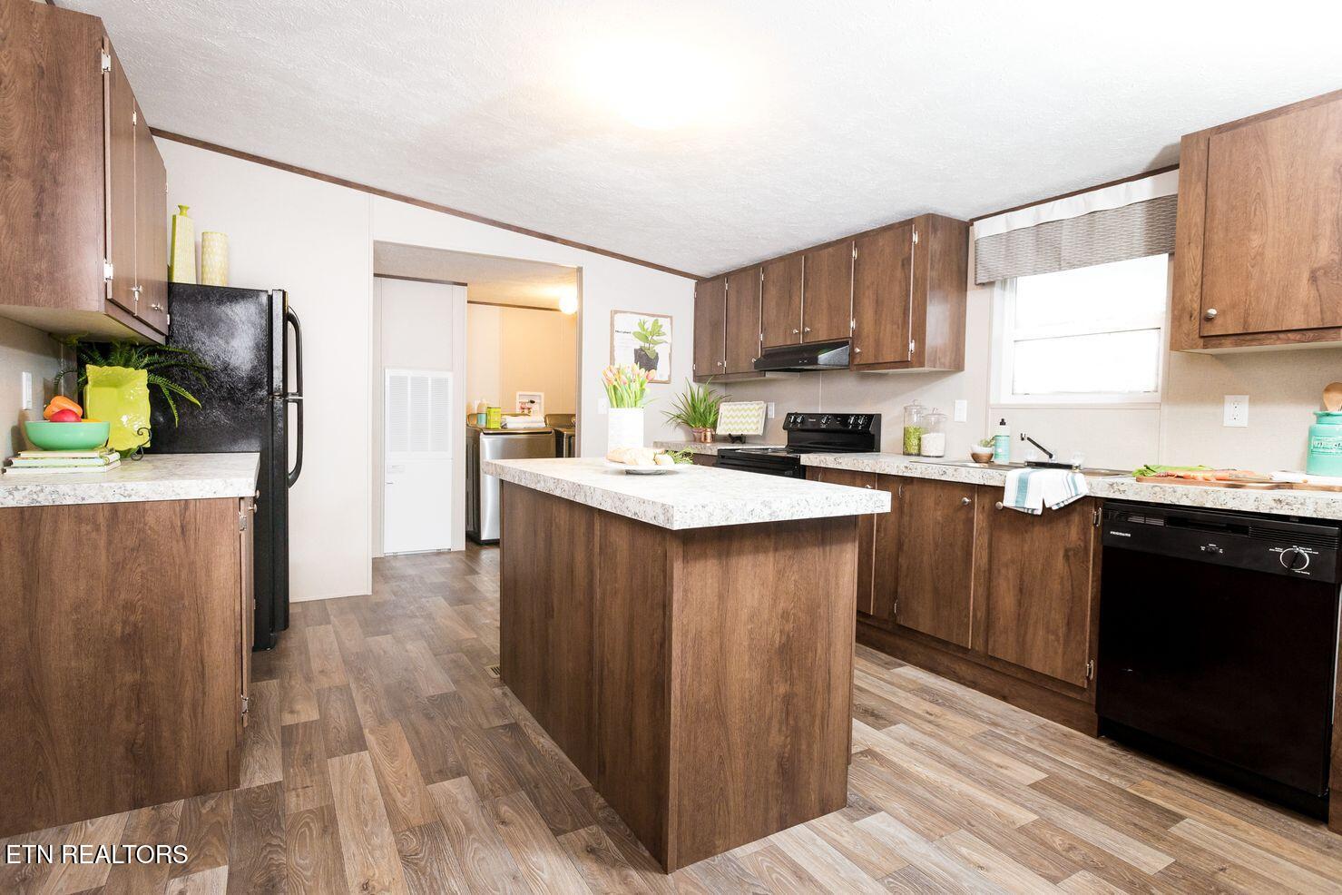 316 Ridge Circle Kingston, TN 37763 - Photo 3 of 9 Thrill Kitchen pic