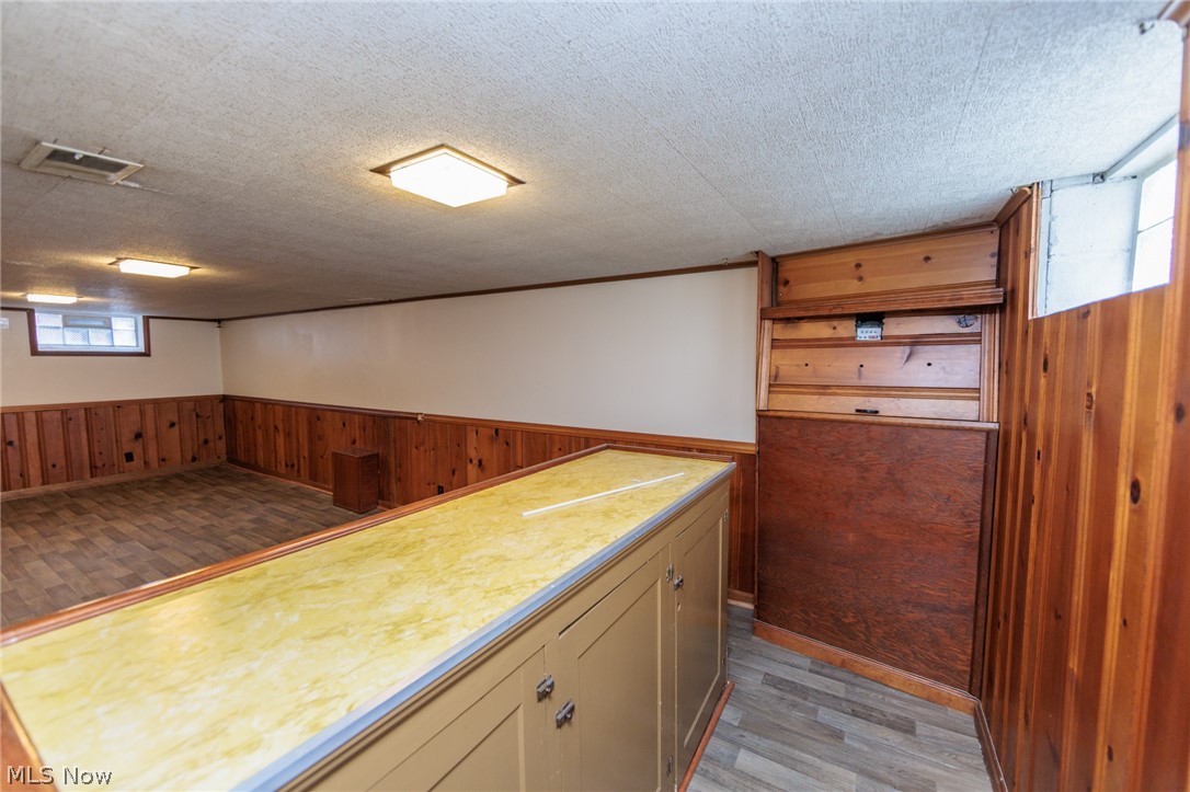 1551 Winchester Road Cleveland, OH 44124 - Photo 35 of 48