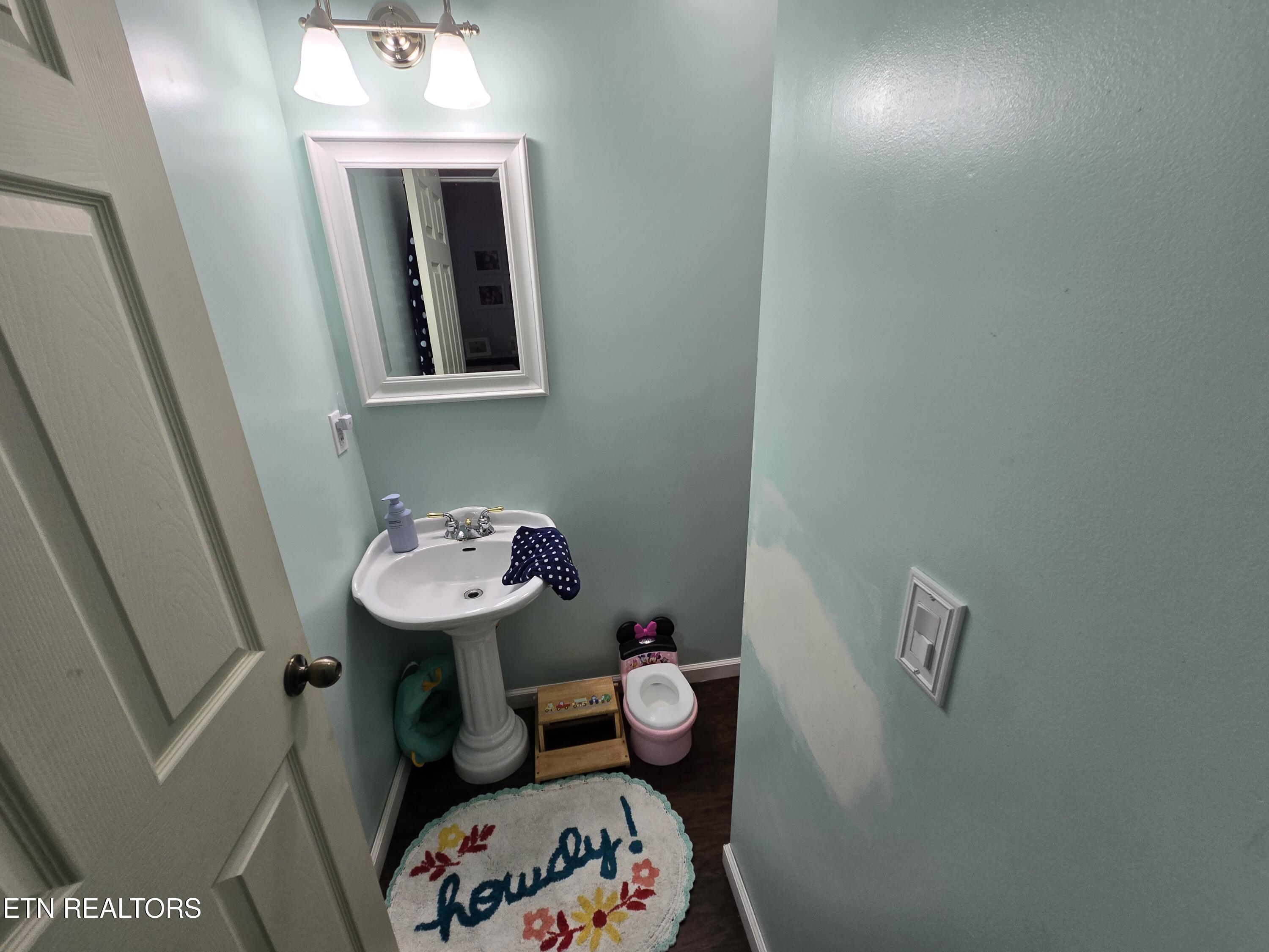 224 Parkey Road Ewing, VA 24248 - Photo 15 of 25 20260429_181424
