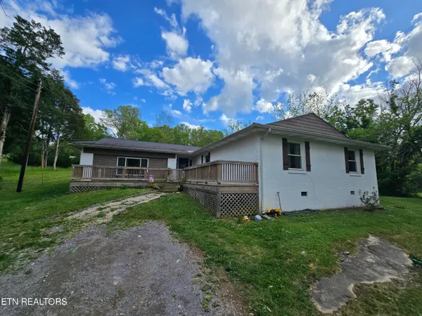 $279,000 | 224 Parkey Road, Ewing, VA 24248