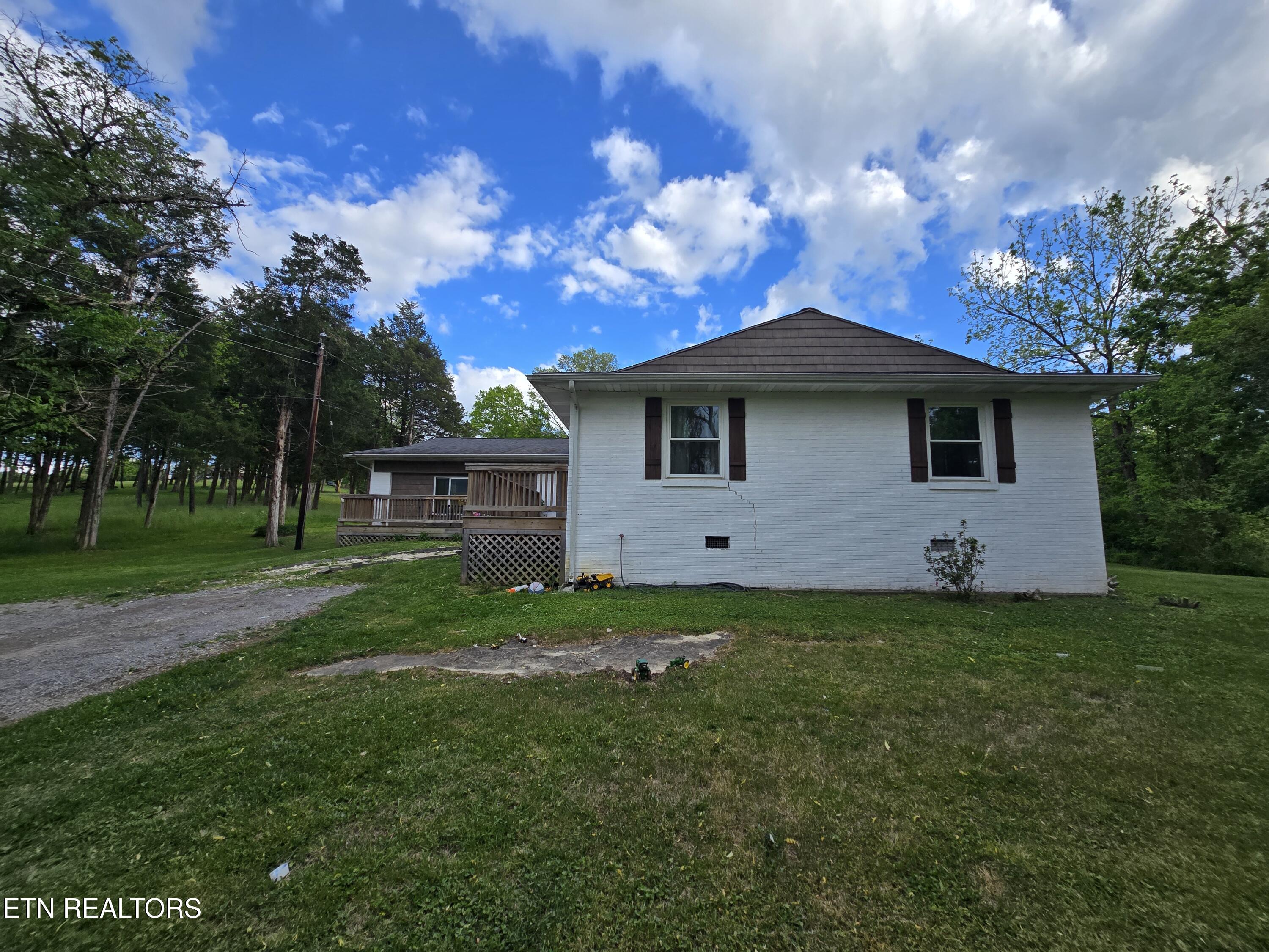 224 Parkey Road Ewing, VA 24248 - Photo 3 of 25 20260429_181951