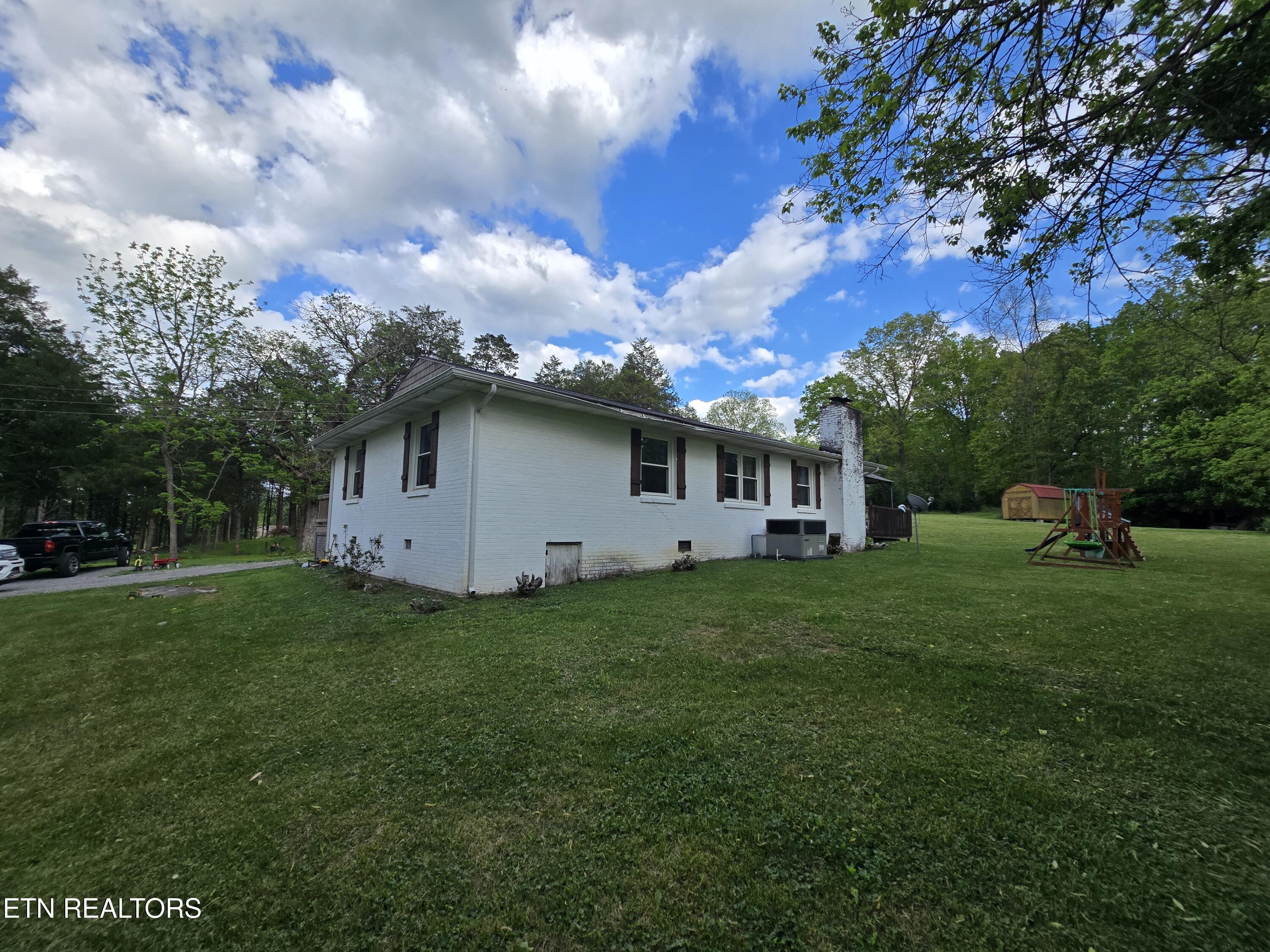 224 Parkey Road Ewing, VA 24248 - Photo 4 of 25 20260429_182036