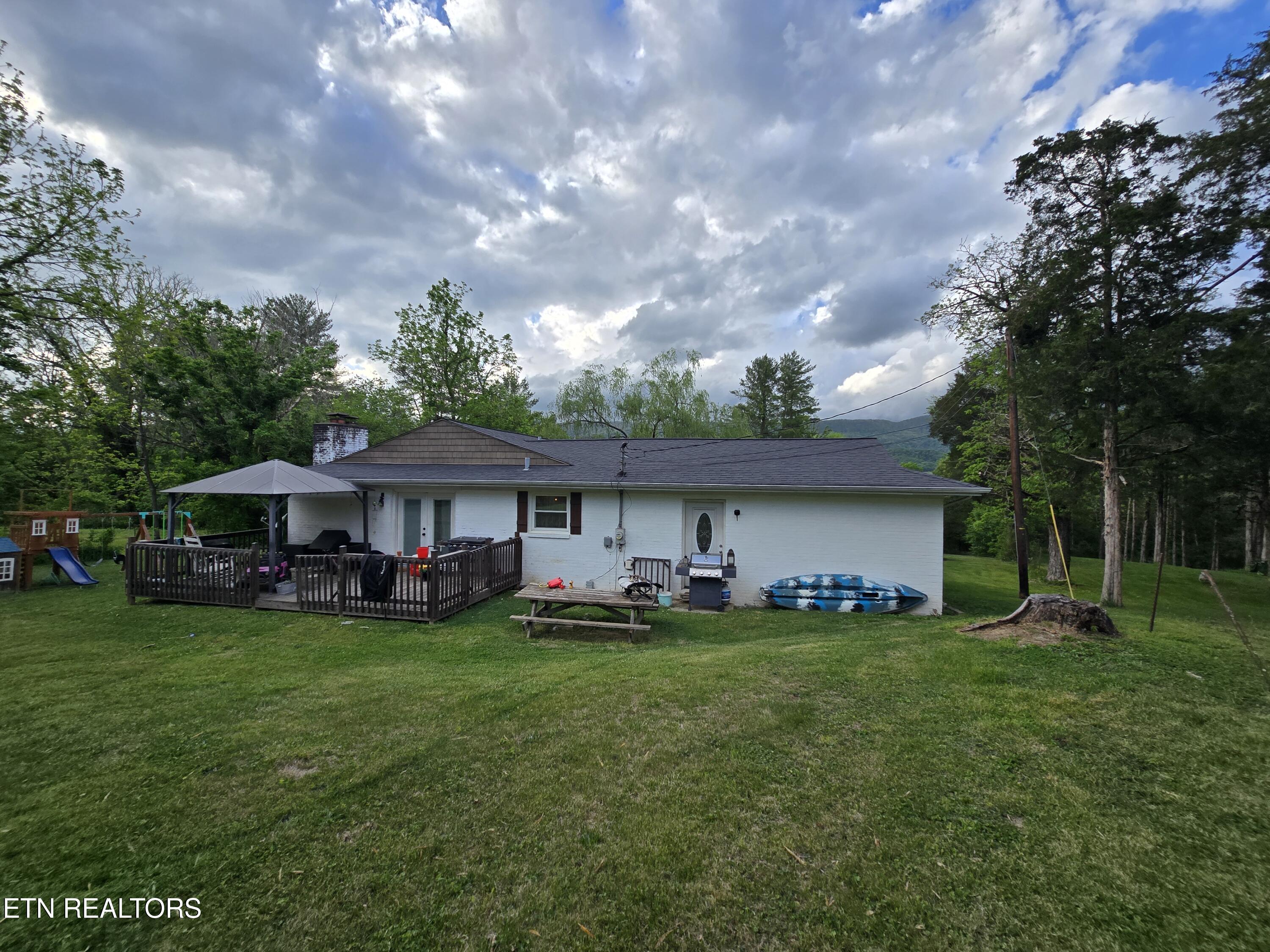 224 Parkey Road Ewing, VA 24248 - Photo 6 of 25 20260429_182239