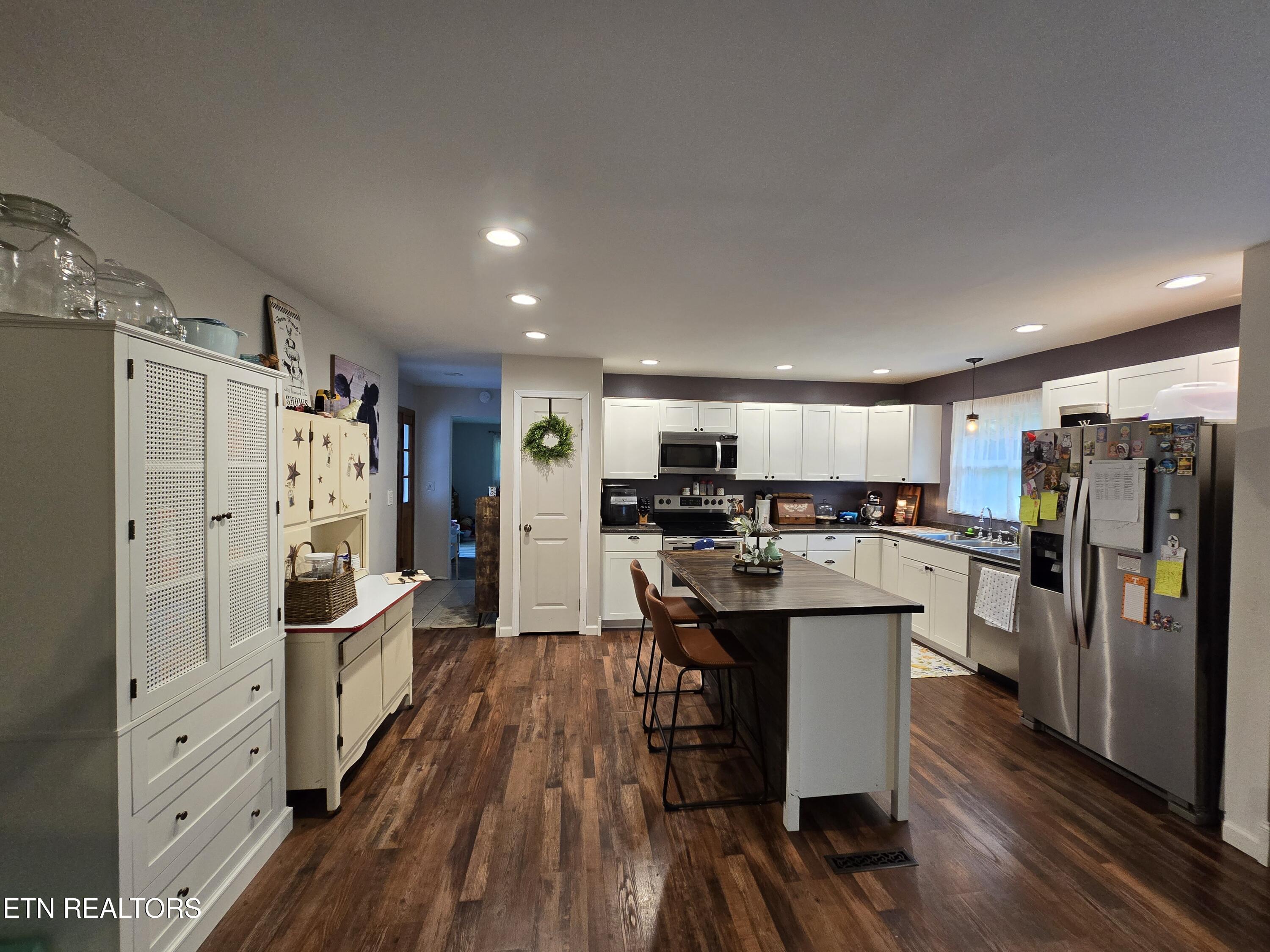 224 Parkey Road Ewing, VA 24248 - Photo 8 of 25 20260429_181335