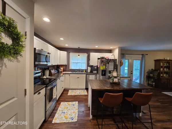 $279,000 | 224 Parkey Road, Ewing, VA 24248