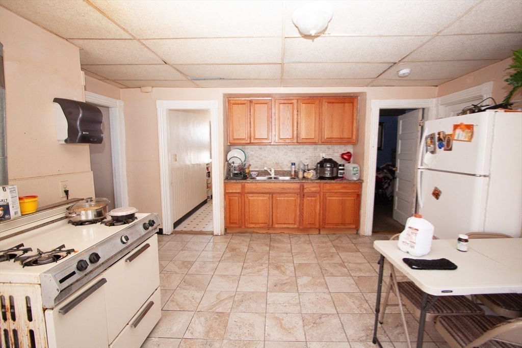 8 Fern Street Worcester, MA 01610 - Photo 4 of 24