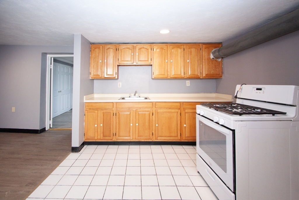 8 Fern Street Worcester, MA 01610 - Photo 5 of 24