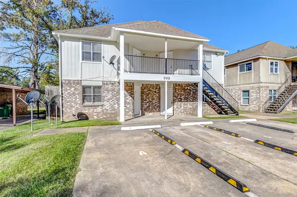 $1,150 | 702 Lyle W Avenue, Unit C, Cleveland, TX 77327