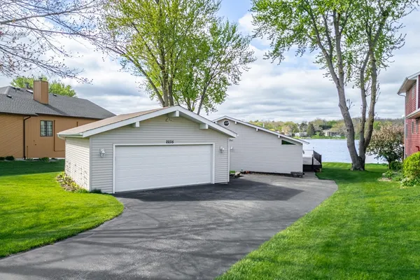 $454,900 | 2235 Breckenboro Road, Lake Summerset, IL 61019