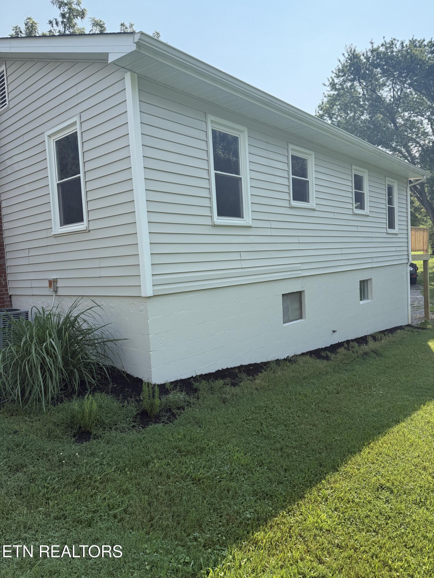 9504 Johnson Road Strawberry Plains, TN 37871 - Photo 3 of 25 IMG_8625