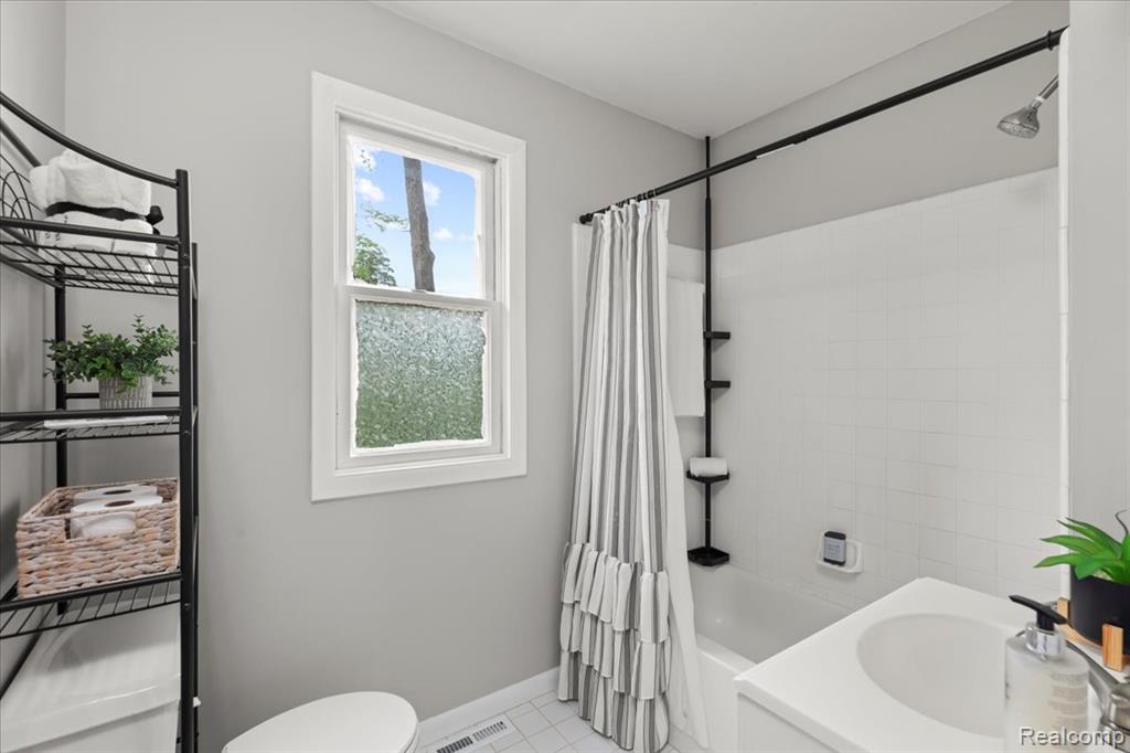 5246 Wayne Road White Lake, MI 48383 - Photo 29 of 63