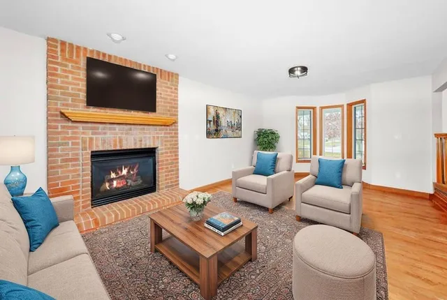 $580,000 | 9925 Whitehall Garden, Munster, IN 46321