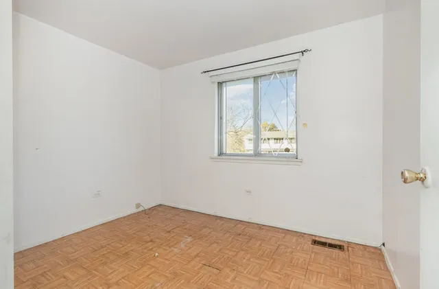 $147,700 | 1043 Ashridge Lane, University Park, IL 60484