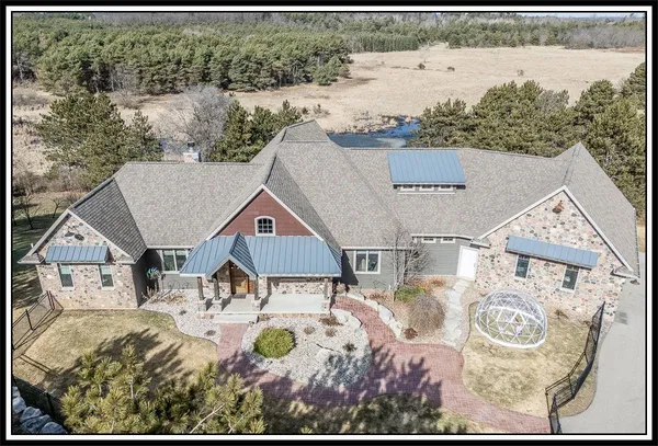 $923,000 | E9588 Mulroy Road, New London, WI 54961