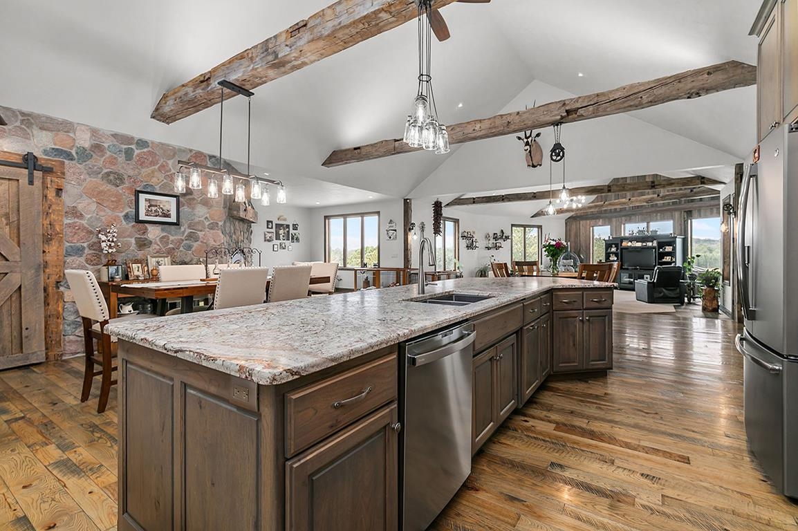 E9588 Mulroy Road New London, WI 54961 - Photo 7 of 53