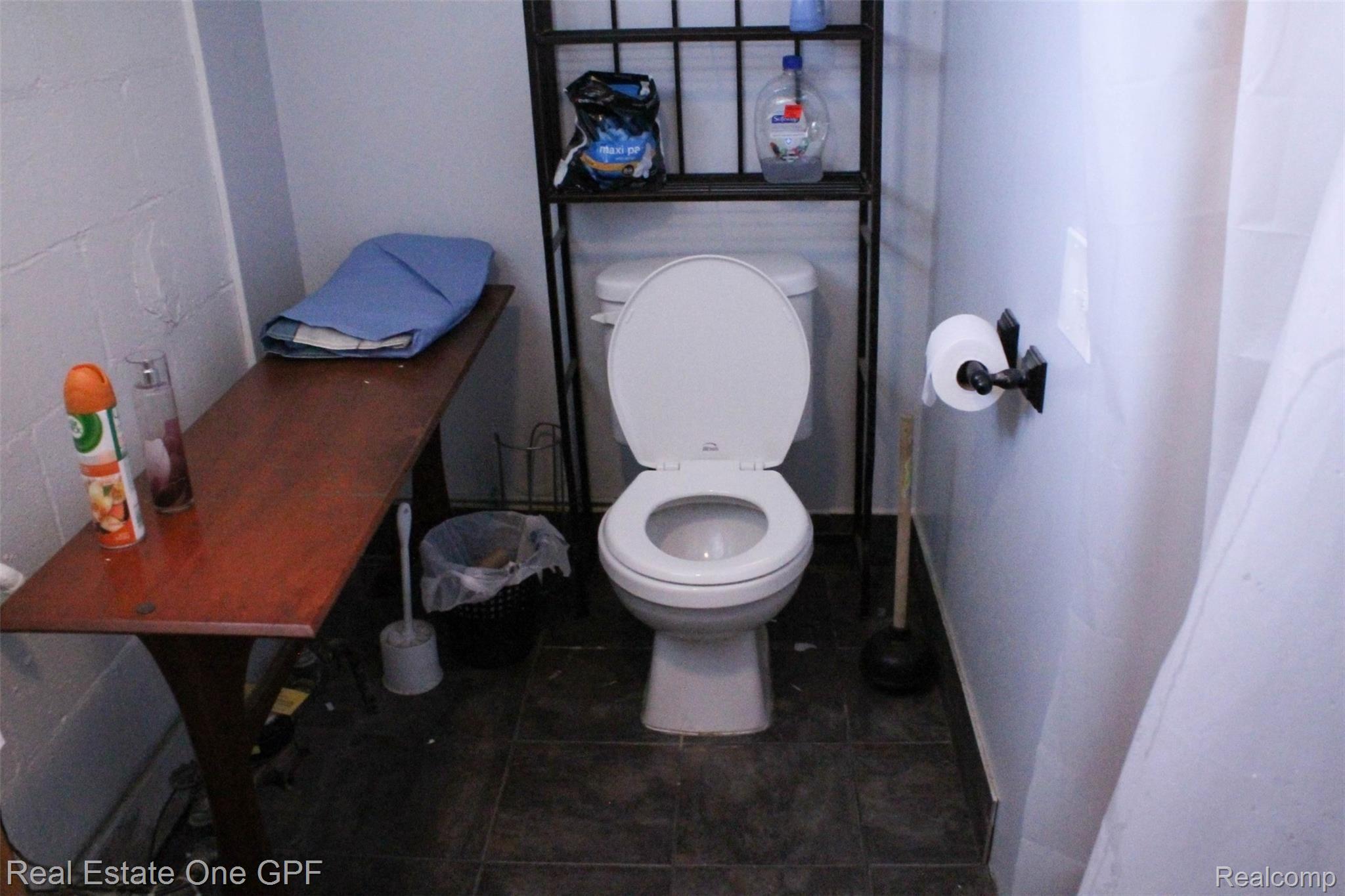 25847 Peter Kaltz Road Warren, MI 48091 - Photo 40 of 54 41 Basement Bathroom.jpg