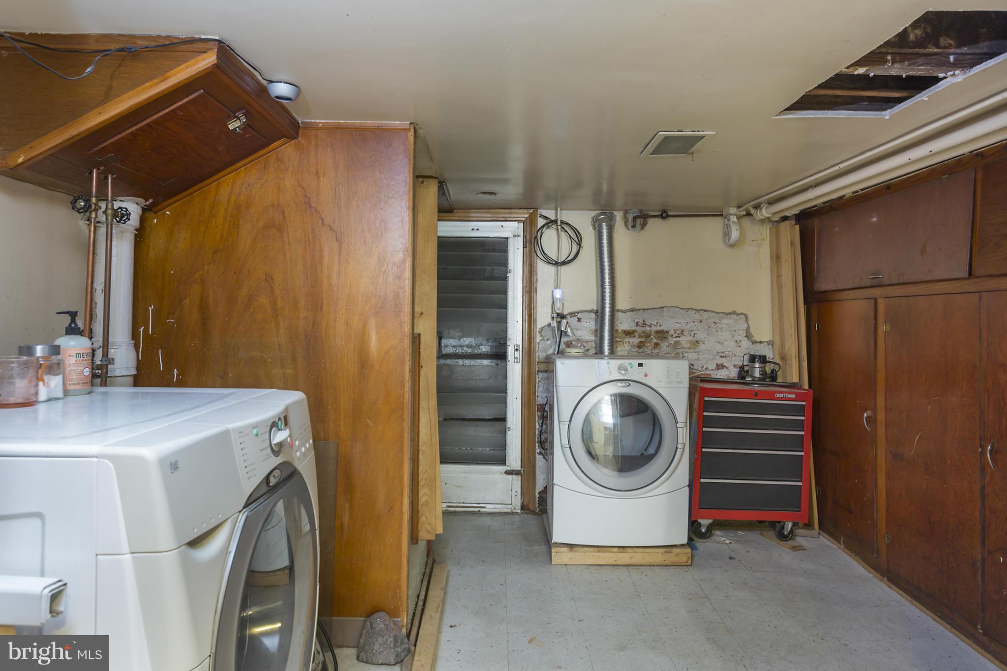 108 Rochester Place Baltimore, MD 21224 - Photo 14 of 24 a utility room with dryer and washer