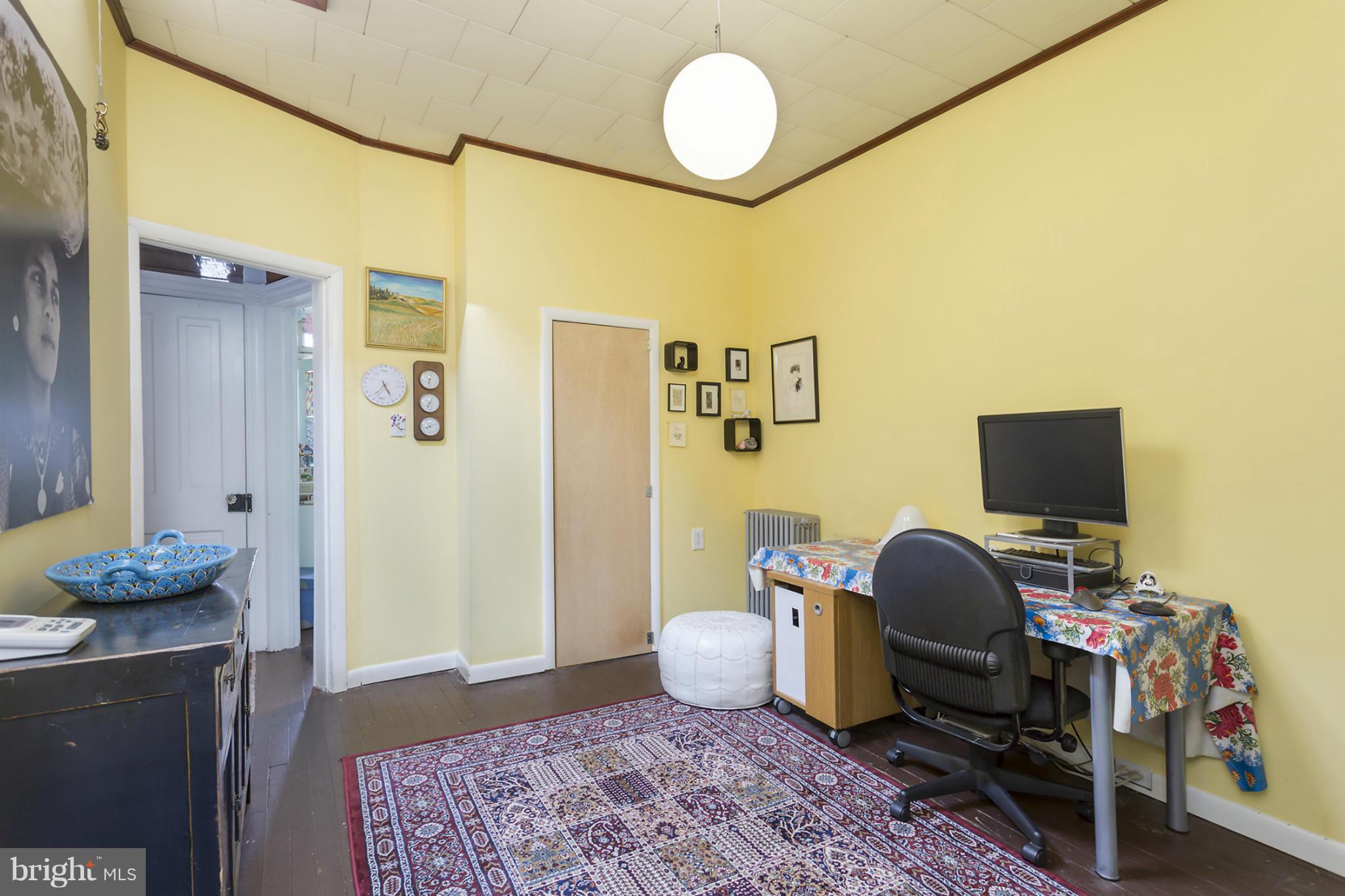 108 Rochester Place Baltimore, MD 21224 - Photo 21 of 24 a livingroom with workspace and a couch